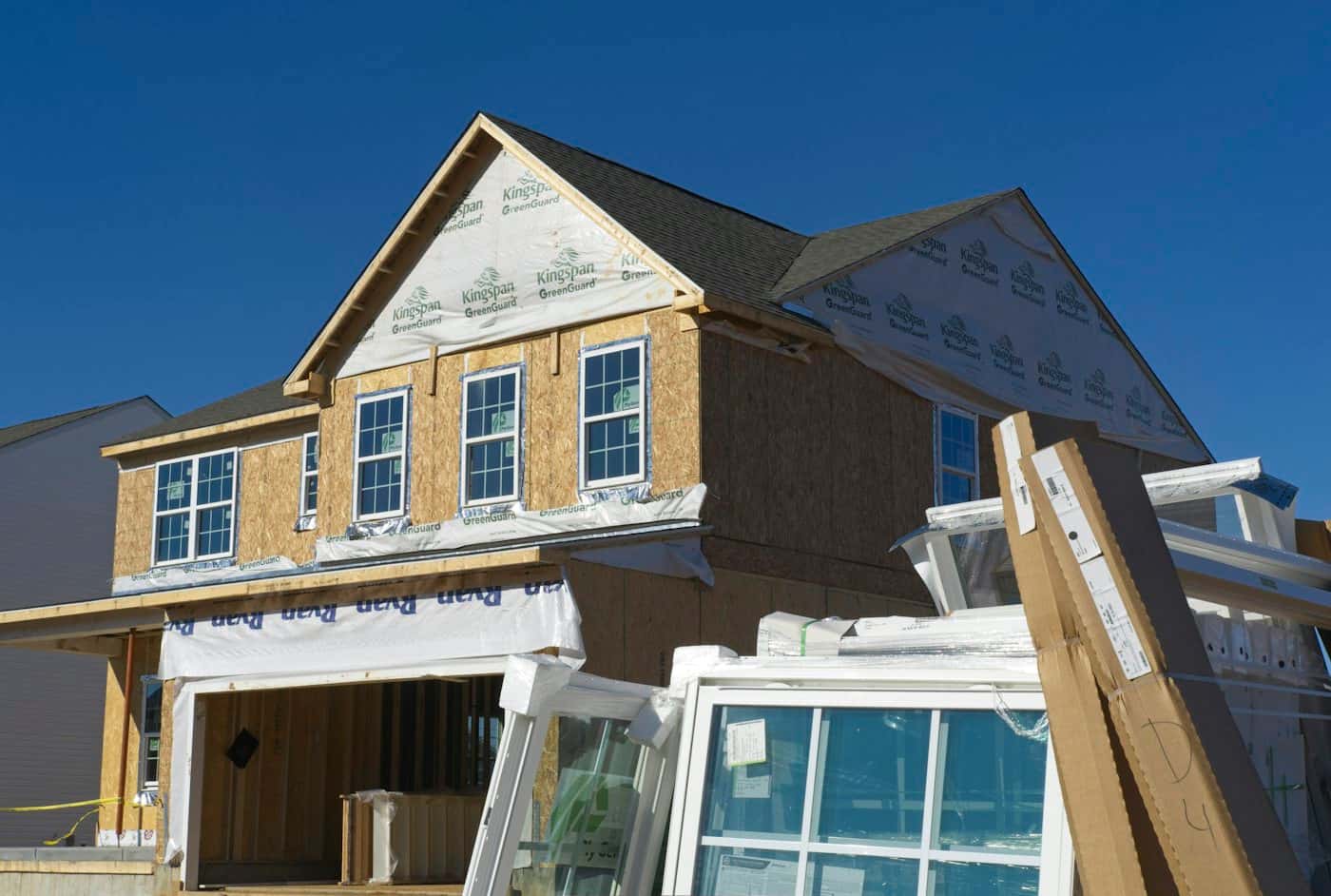 Casa en construcción con estructura de entramado